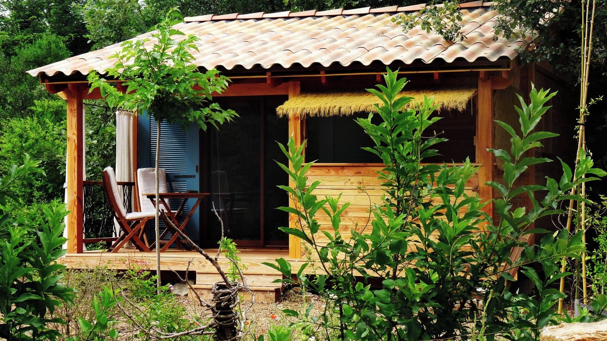 Saint-Andre-de-Cruzieres Ski Chalet | Cozy cottage under the oaks with outdoor kitchen, ideal for recharge.