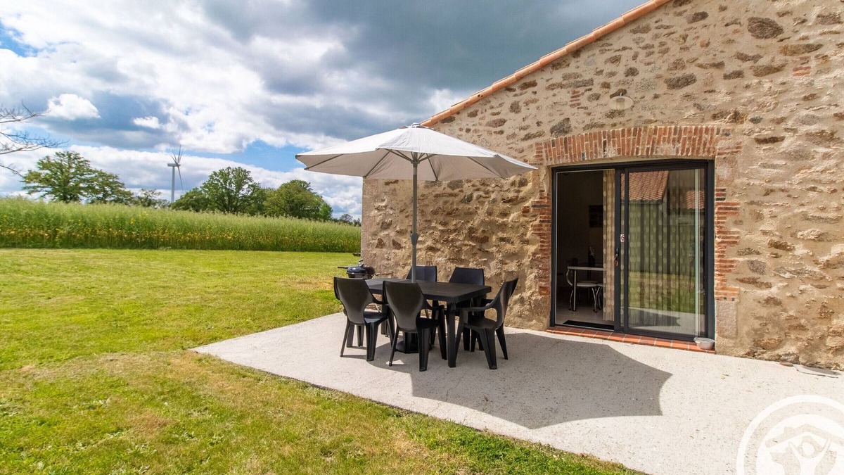 Saint-Christophe-du-Bois Cottage | Cozy Cottage near Puy du Fou, Terrace, BBQ, Sleeps 4-5, Close to Cholet & Nature Trails
