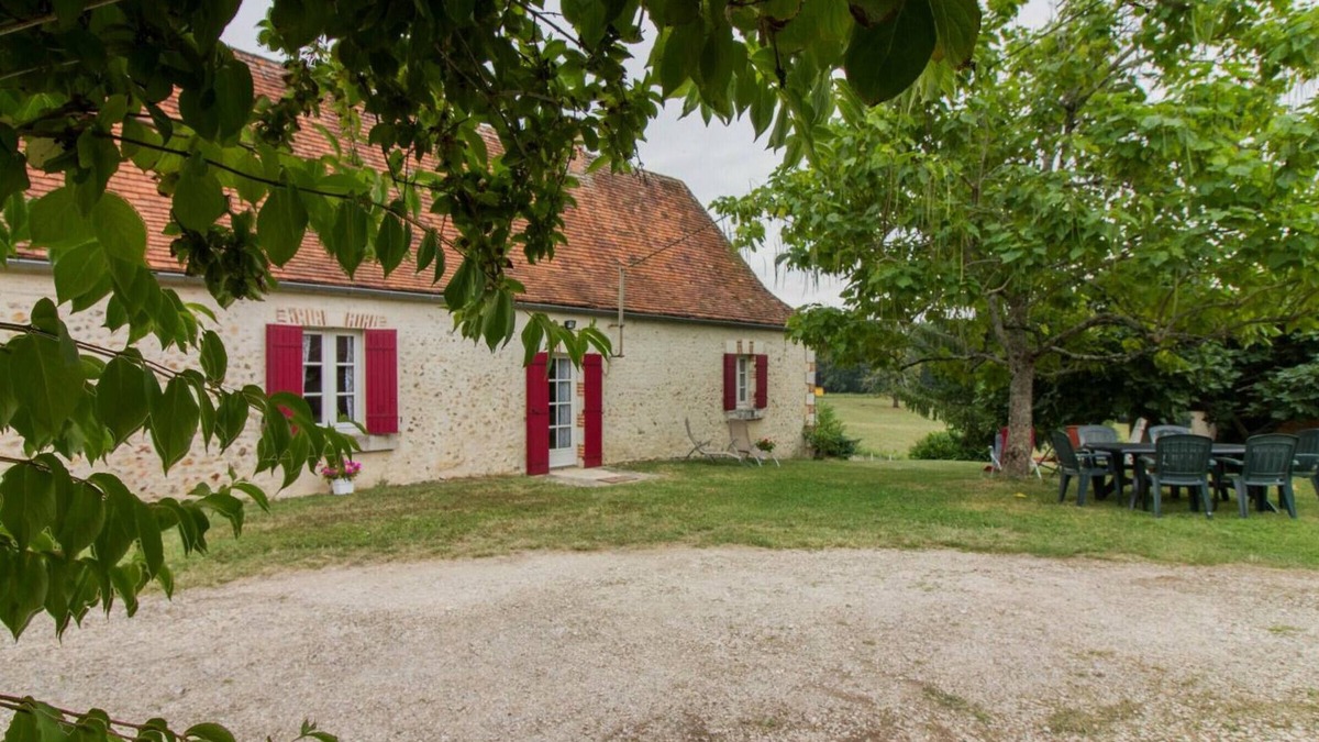 Saint-Crepin-d'Auberoche Cottage | Cozy Countryside Home Near Périgueux with Garden, BBQ, and Family Amenities
