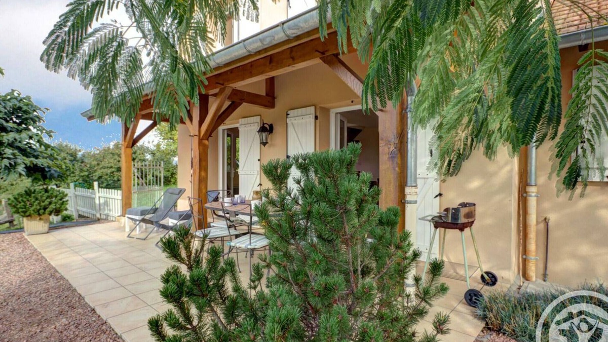 Saint-Forgeux-Lespinasse Cottage | Cozy cottage with stove, terrace, and private garden in Saint-Forgeux-Lespinasse