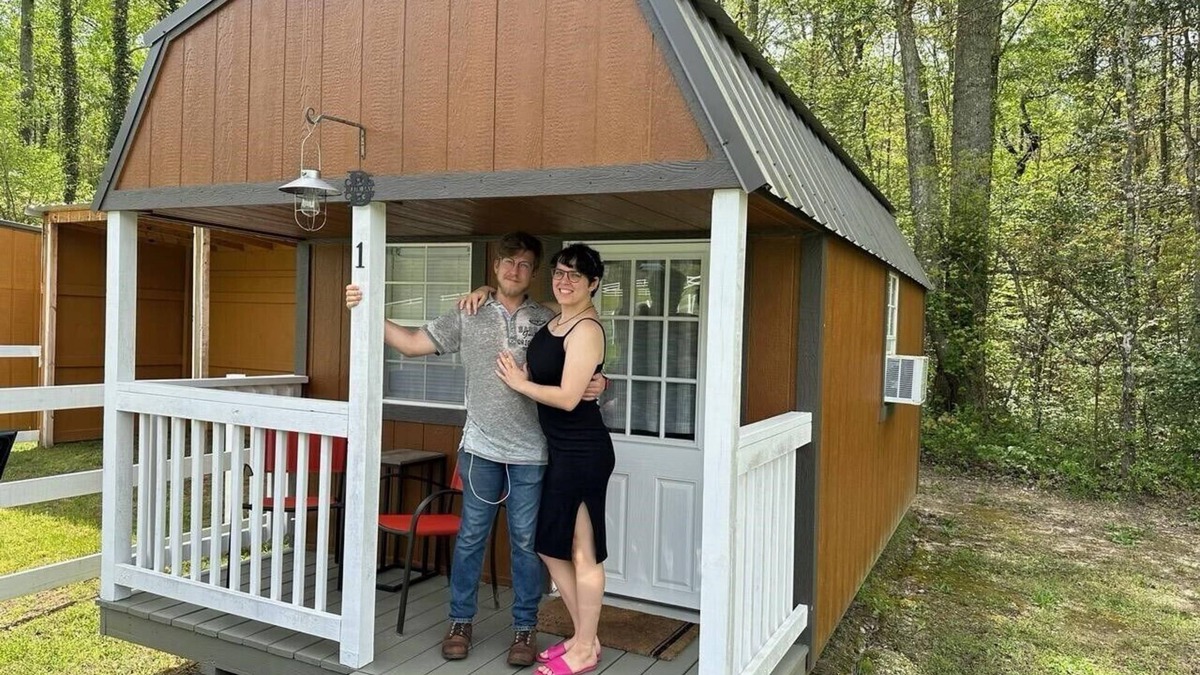 Caroleen Cabin | Cozy Cabin 1 at Bird's Nest Bunkies and Barn in Ellenboro with WiFi, AC, & Heat