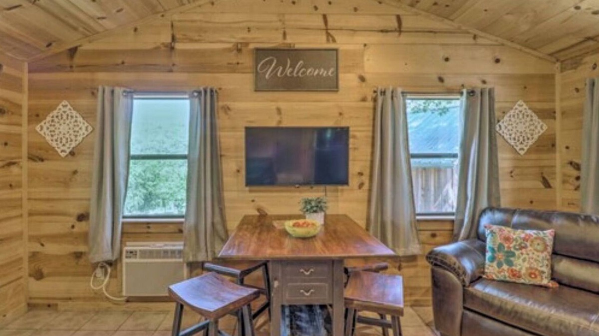 Mountain View Cabin | Cozy cabin 1 bedroom, WiFi, AC above Sylamore Creek in welcoming Mountain View
