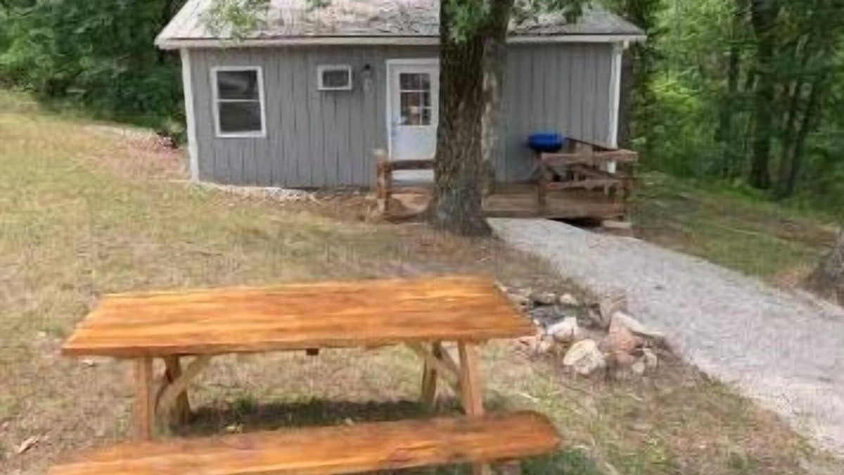 Bennett Springs Cabin | Cozy Cabin #1 located 1 mile from Bennett Springs state park.