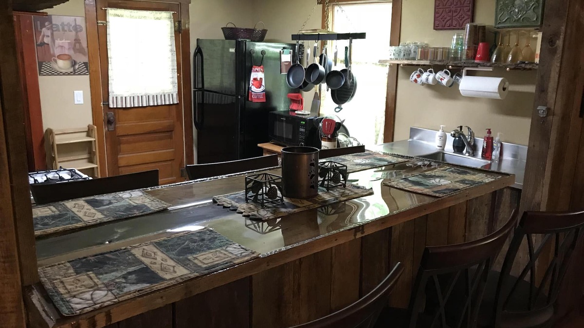 Seven Springs Cabin | Cozy Cabin 1 mile from 7 Springs. Central heat and a/c.