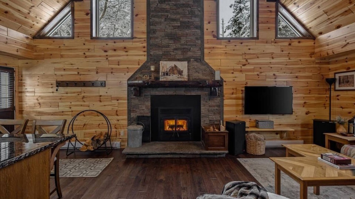 Stratton House | Cozy Cabin 10 Minutes From Stratton w/Fireplace!