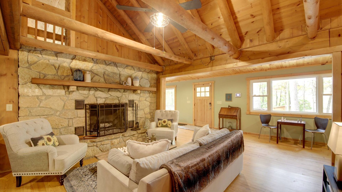 Bath Cabin | Cozy Cabin: 12 Mi to Miami University - Oxford!