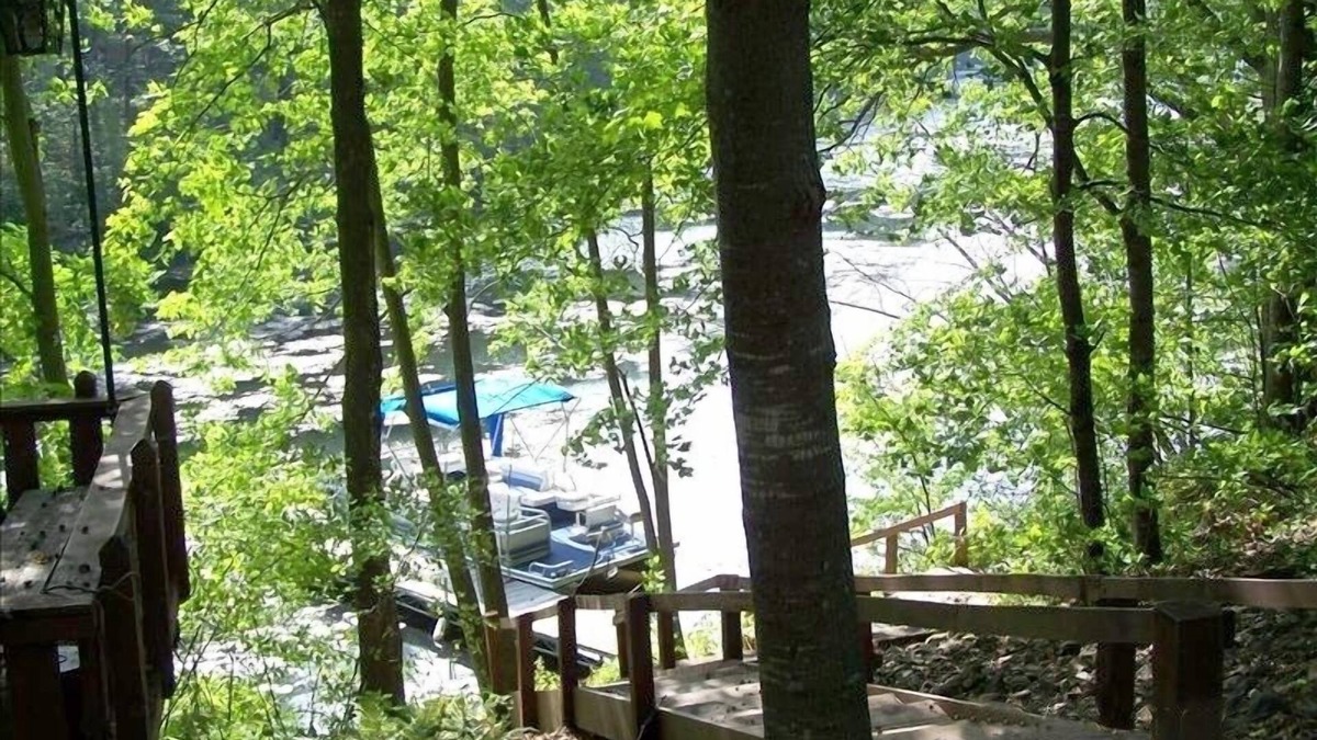 Cumberland Cabin | Cozy Cabin -2 Hr from Twin Cities,Economy Pricing! Have to C