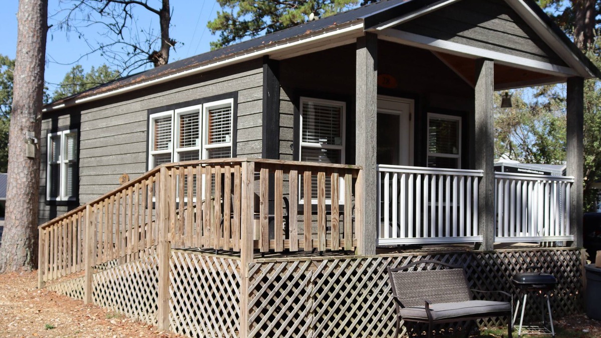 Holladay Cottage | Cozy Cabin #28 Kentucky Lake GREAT fishing - Camden TN