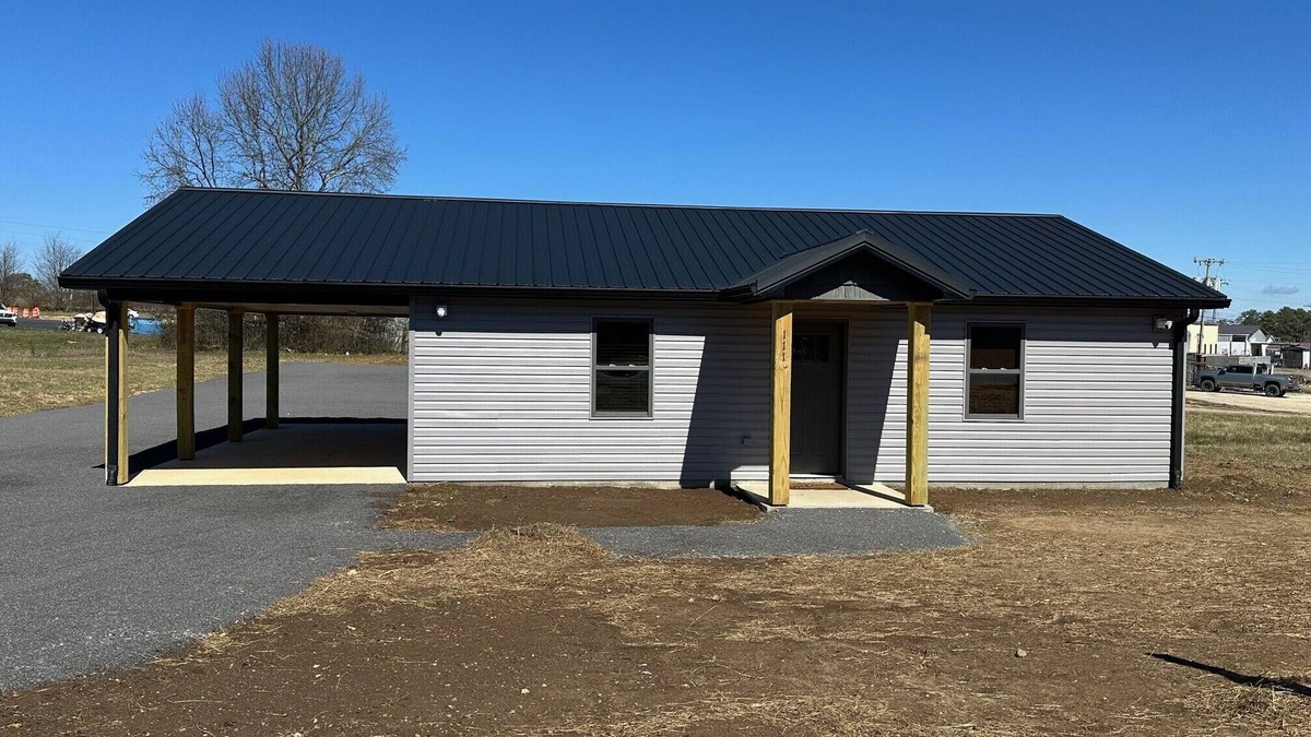 Grant Cabin | Cozy Cabin 5 mins from the lake~Covered Boat Port w/power & lights~Pets~WIFI