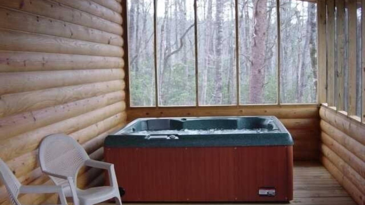 Sautee Nacoochee Cabin | Cozy cabin 5ml north of Helen 2bdrm 1bth See description