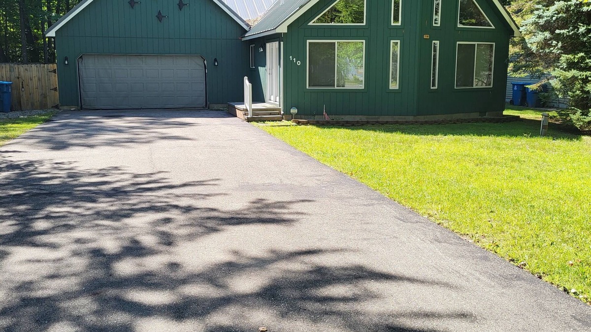 Higgins Lake Cabin | Cozy cabin a mile from Higgins Lake