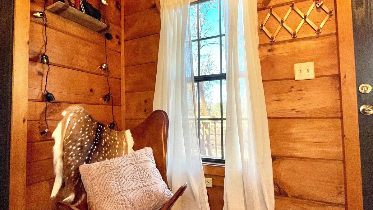 Enoree Cabin | Cozy cabin and contemporary container home on one property! Pets welcome!