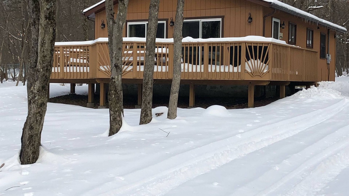 Jim Thorpe Cabin | Cozy Cabin At Bear Creek Lake-Washer/Dryer, Pillows and Linens Provided