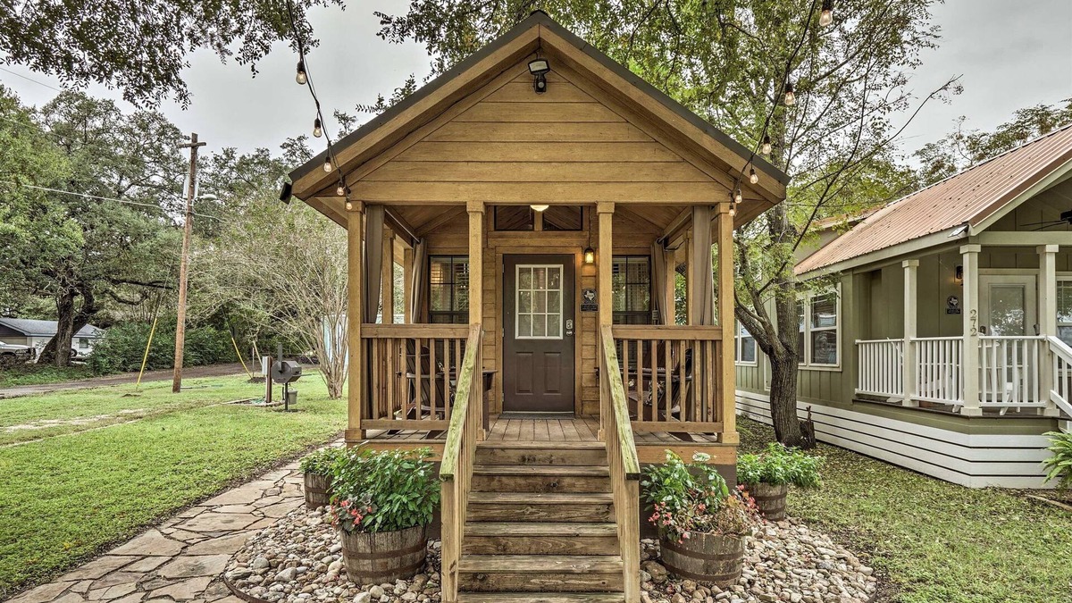 Staples Cabin | Cozy Cabin - by Austin & San Marcos River!