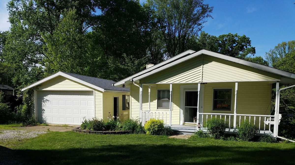 Bellmore Cabin | Cozy Cabin By The Lake!