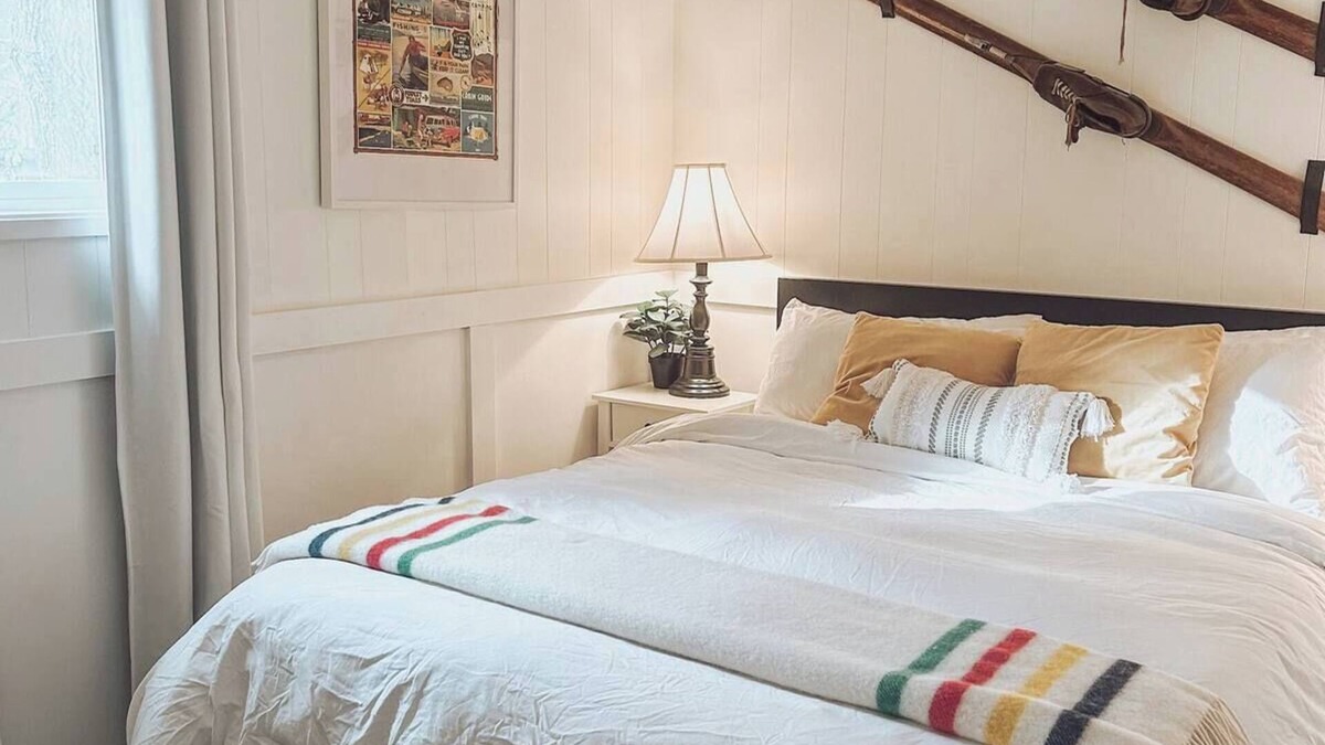 Castlegar House | Cozy Cabin C | Bearfoot Bungalows | Castlegar Nature Stay | Walk to River/Trails