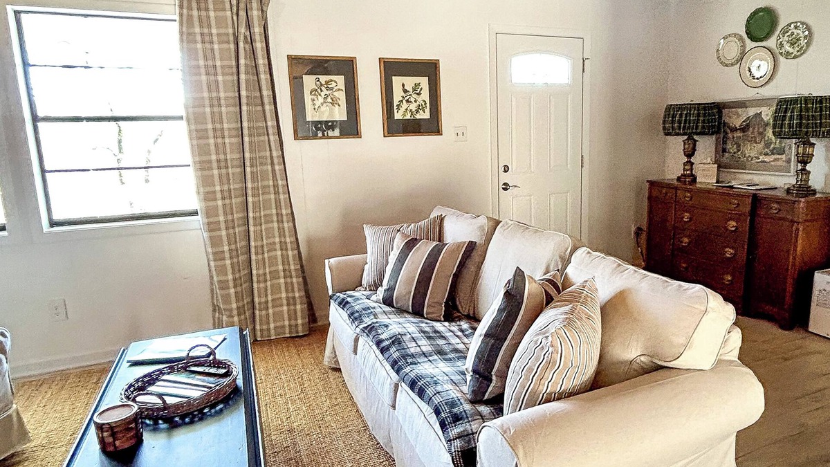 Marble Falls Cabin | Cozy Cabin, Central AC, 5 Min. to Buffalo River, Pets & Families Welcome!