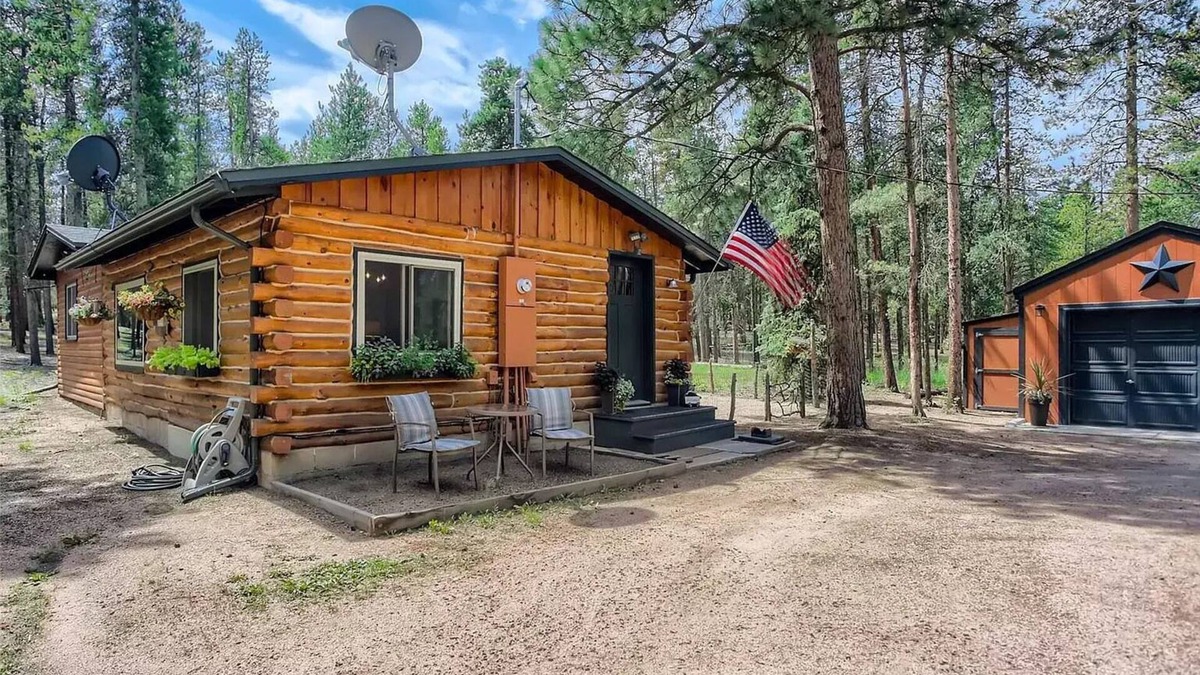 Bailey Cabin | Cozy Cabin close to the Lake, Hiking, Snowshoe, Skiing
