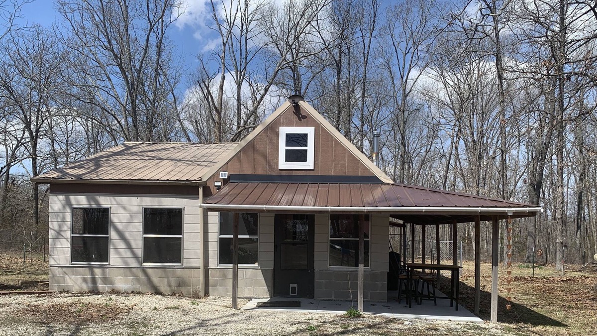St. James Cabin | Cozy Cabin close to parks, rivers and wineries
