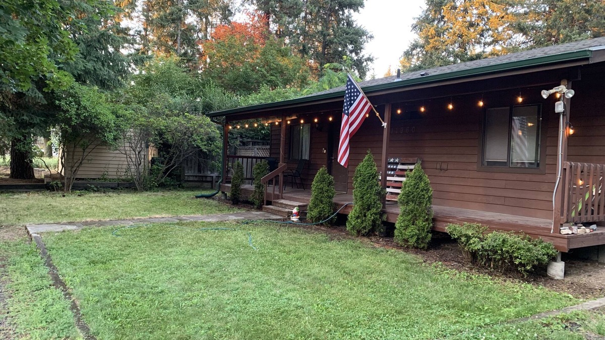 Hayden Cabin | Cozy Cabin conveniently located minutes from Downtown Coeur d'alene ID