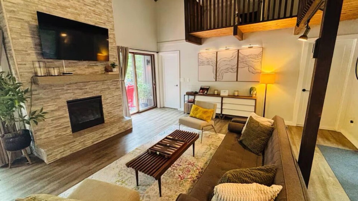 Lake Ariel House | Cozy Cabin Escape w. Fireplace + Fire Pit