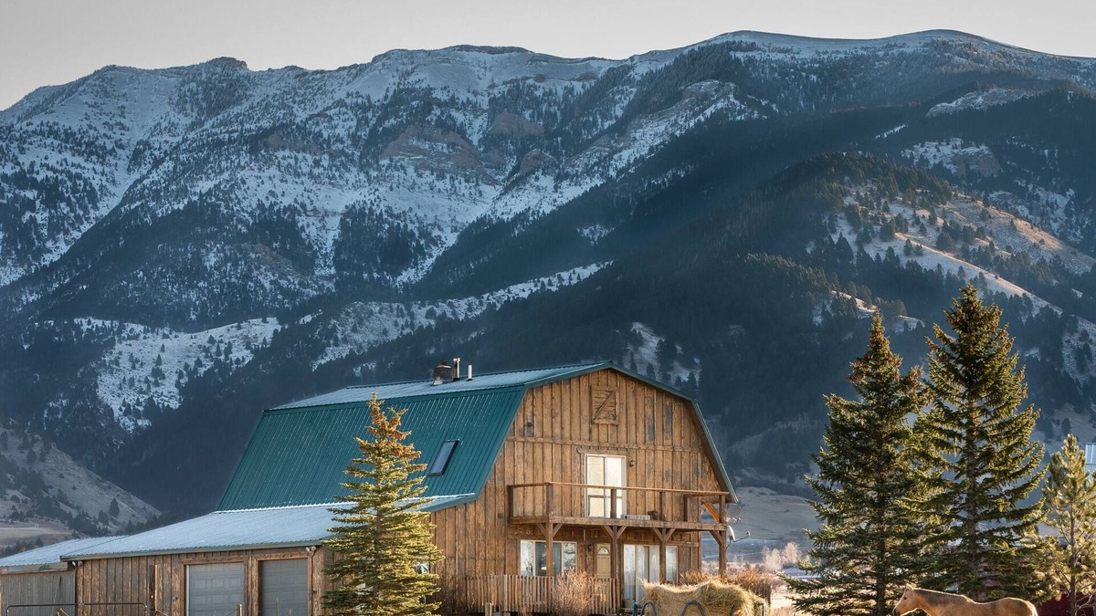 Bozeman Cabin | Cozy Cabin, Exceptional Mountain View, Porch, Fireplace, Wildlife, 4 mi to town.
