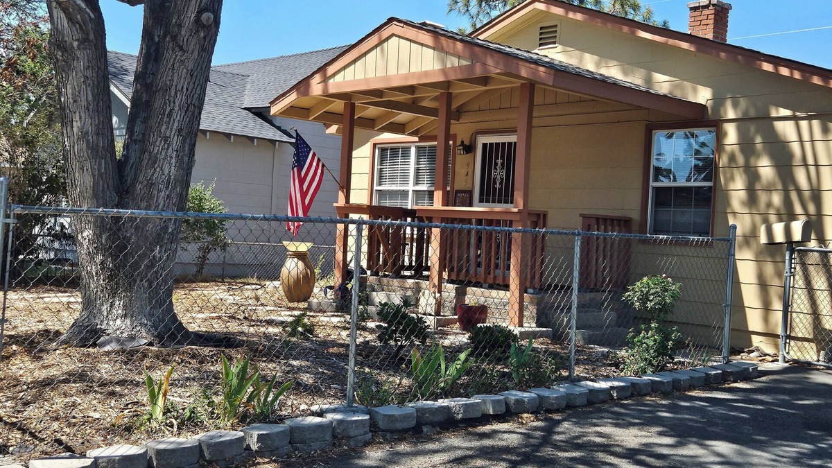 Reno House | Cozy cabin feel in midtown Reno
