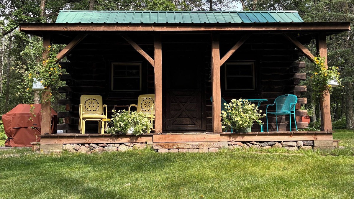 Park Rapids Cabin | Cozy cabin for 2 on Shipman Lake. Peace and tranquility surround you.