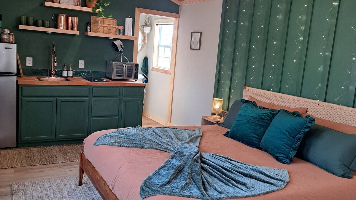 New Eucha Cabin | Cozy Cabin For 2 With Hot Tub