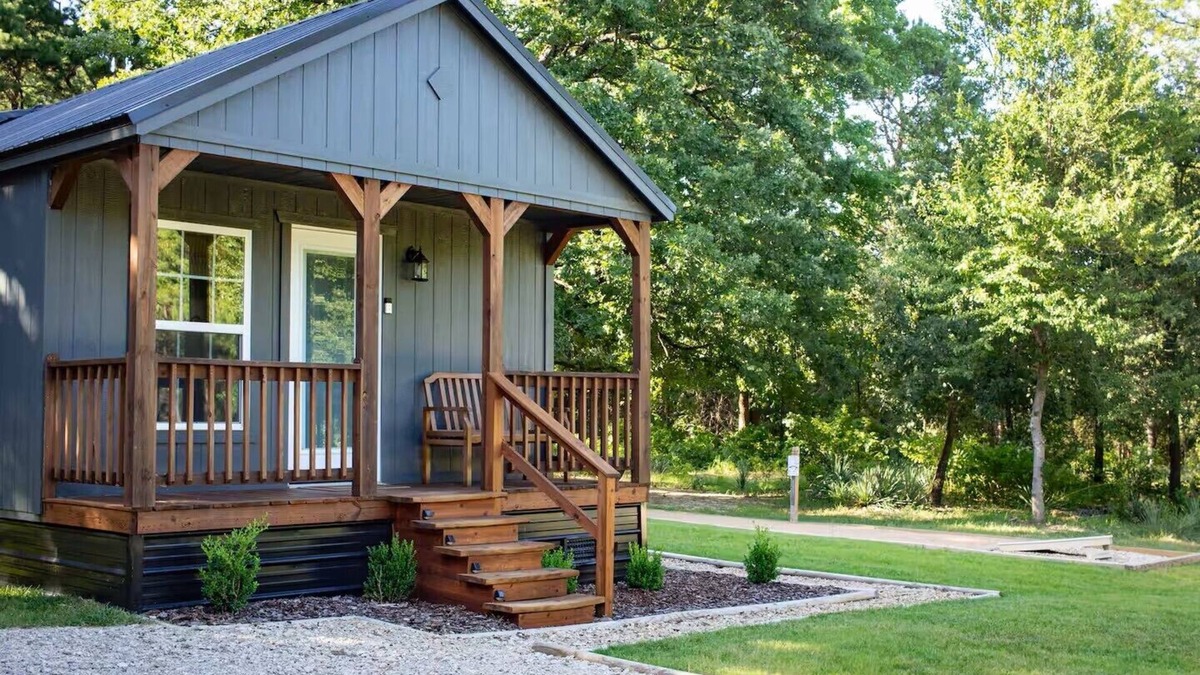 Tyler Cabin | Cozy cabin for 6, outdoor games, close to Tyler State Park on 11 secluded acres