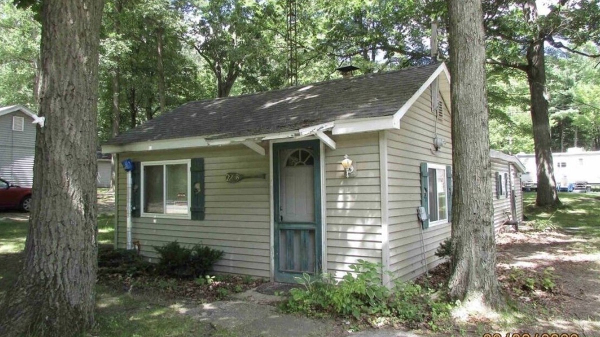 Clare County Cabin | Cozy cabin for a getaway!