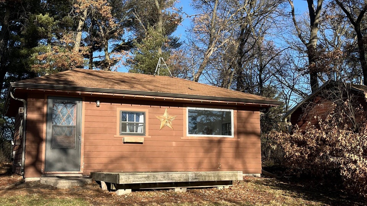 Dresser Cabin | Cozy cabin for getaway! On a beautiful lake, 1 mile from Trollhaugen