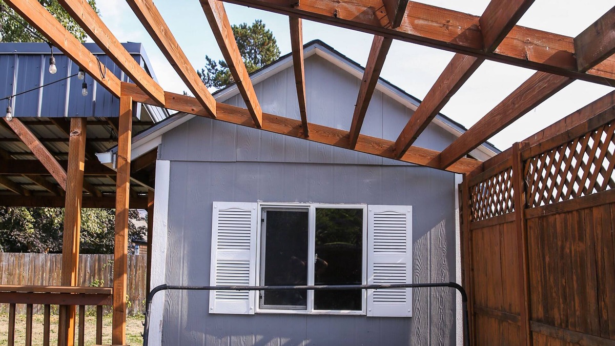Castle Rock House | Cozy Cabin, Gateway to Mount St. Helens w/Hot Tub