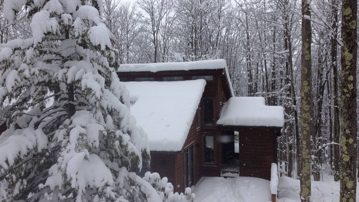 Davis House | Cozy Cabin Getaway - Convenient to 4 Ski Areas, Hiking and Mountain Bike Trails