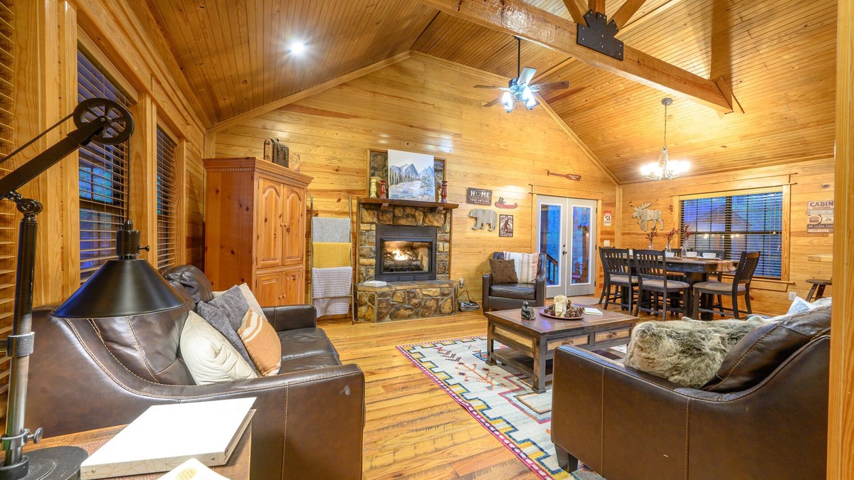 Broken Bow Cabin | Cozy cabin getaway with Hot Tub and games; Sleeps 6. Close to lake and trails!