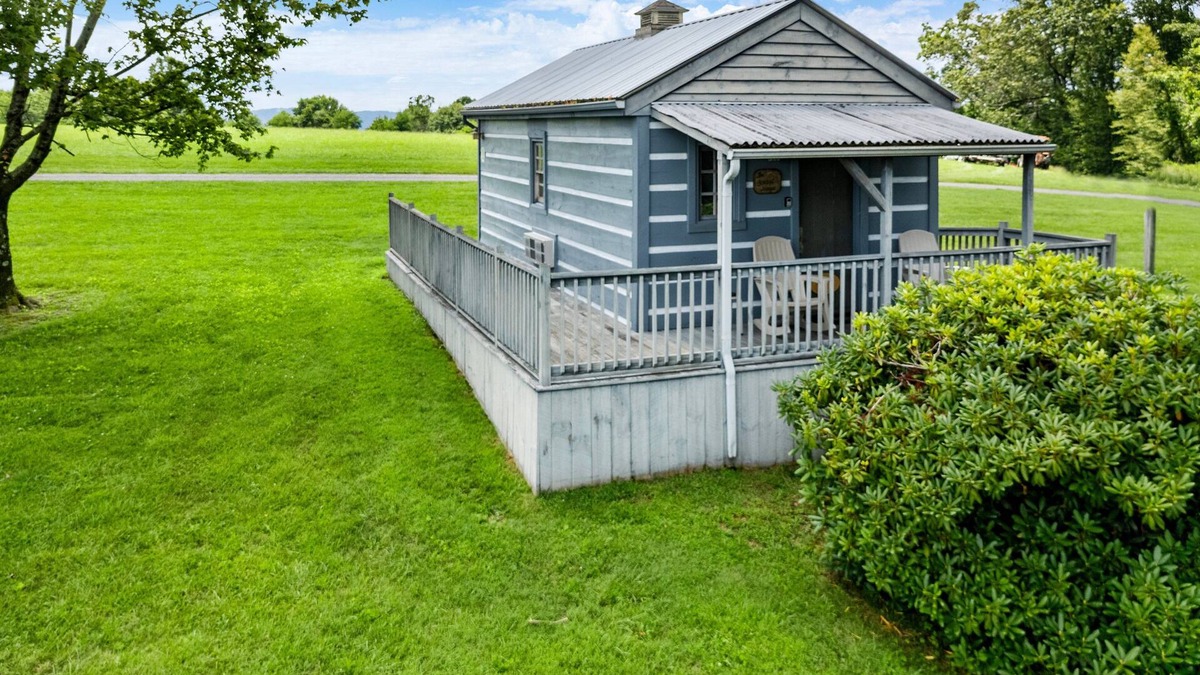 Fancy Gap Cabin | Cozy Cabin Hideaway - The Schoolhouse Cabin - Cabin 9