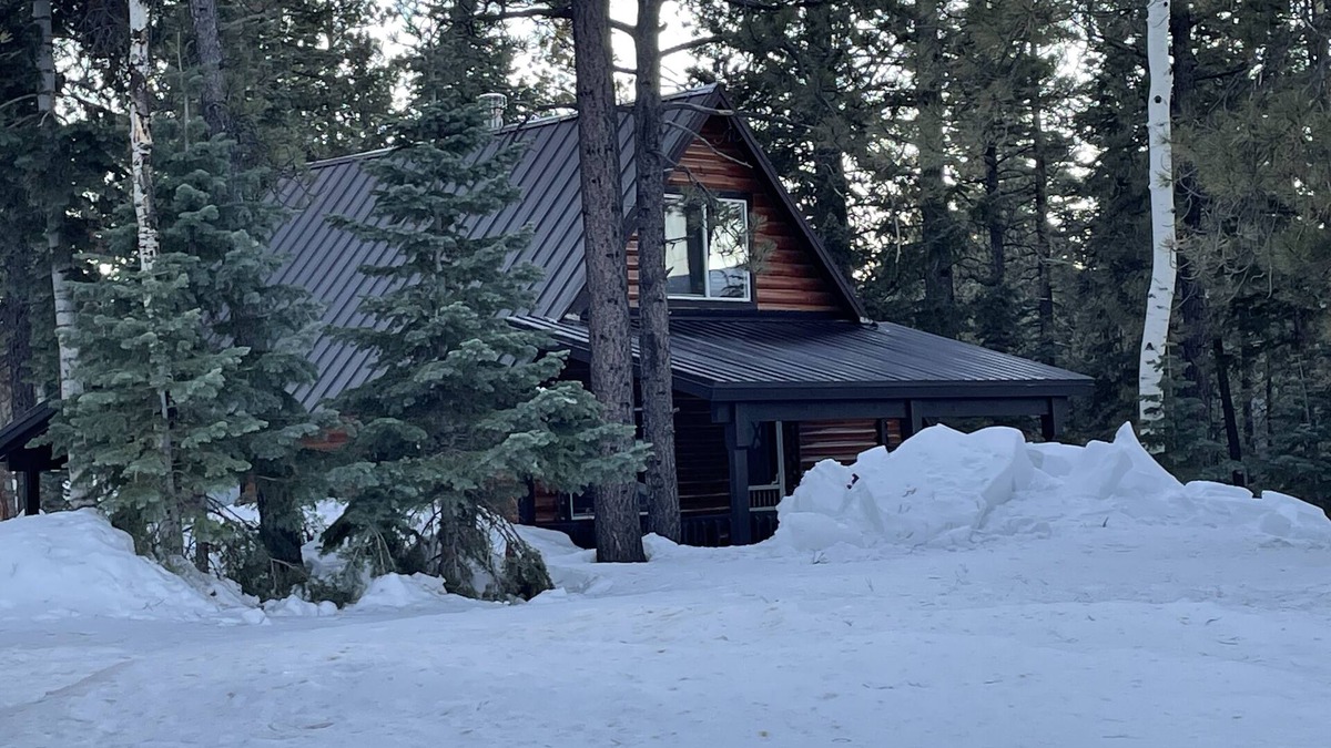 Duck Creek Village Cabin | Cozy cabin in Duck Creek