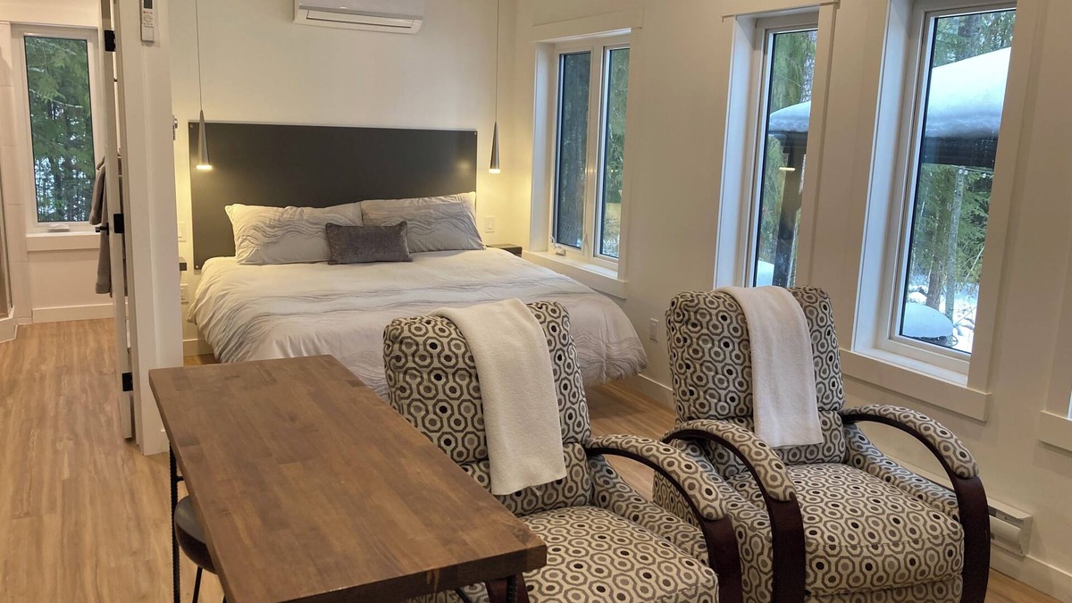 Eagle Bay Cabin | Cozy cabin in amazing Eagle Bay with WiFi and AC