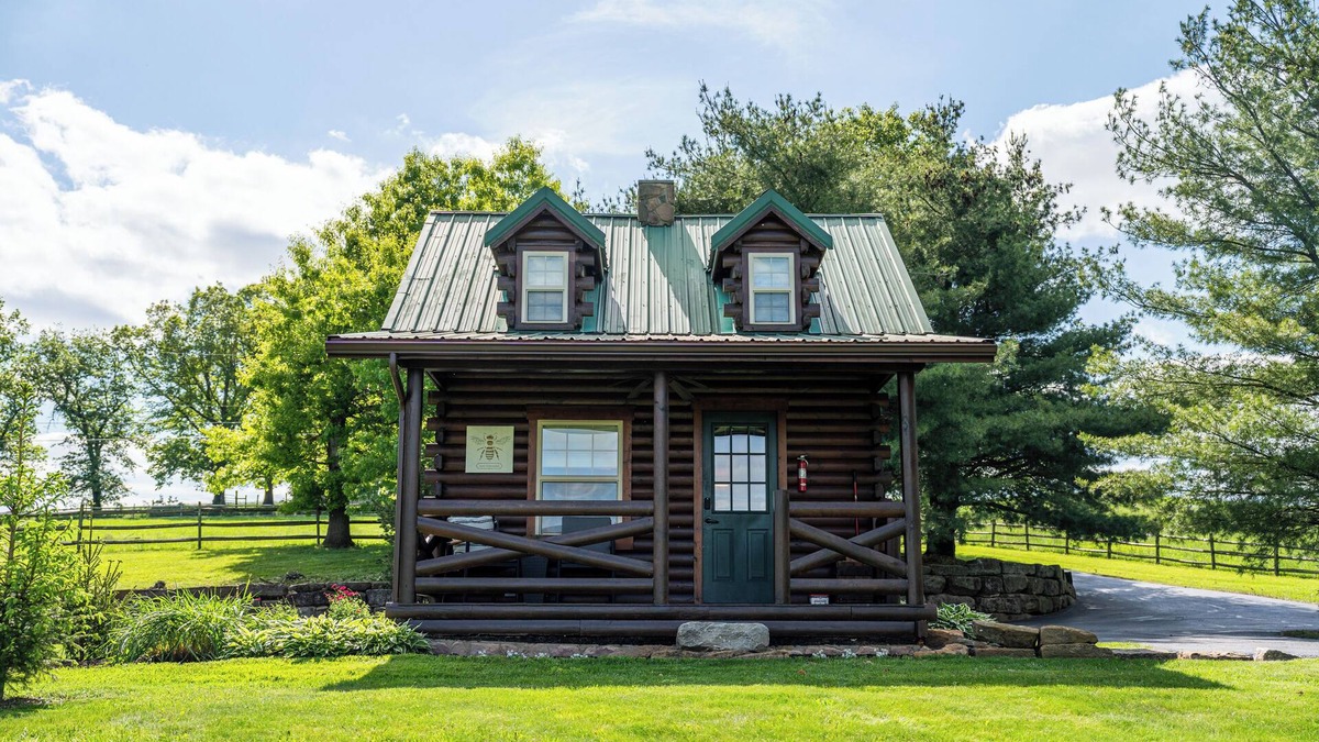 Millersburg Cabin | Cozy cabin in Amish country with hot tub and jacuzzi