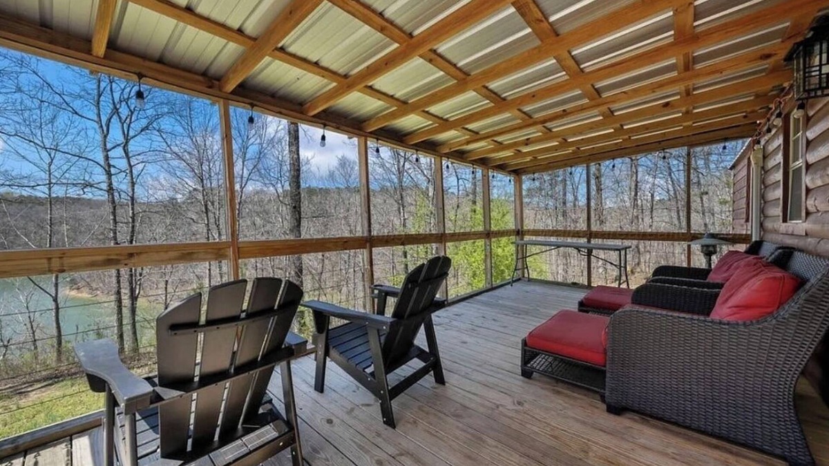 Crane Hill Cabin | Cozy cabin in beautiful Crane Hill with AC. Steps to Lewis Smith Lake.