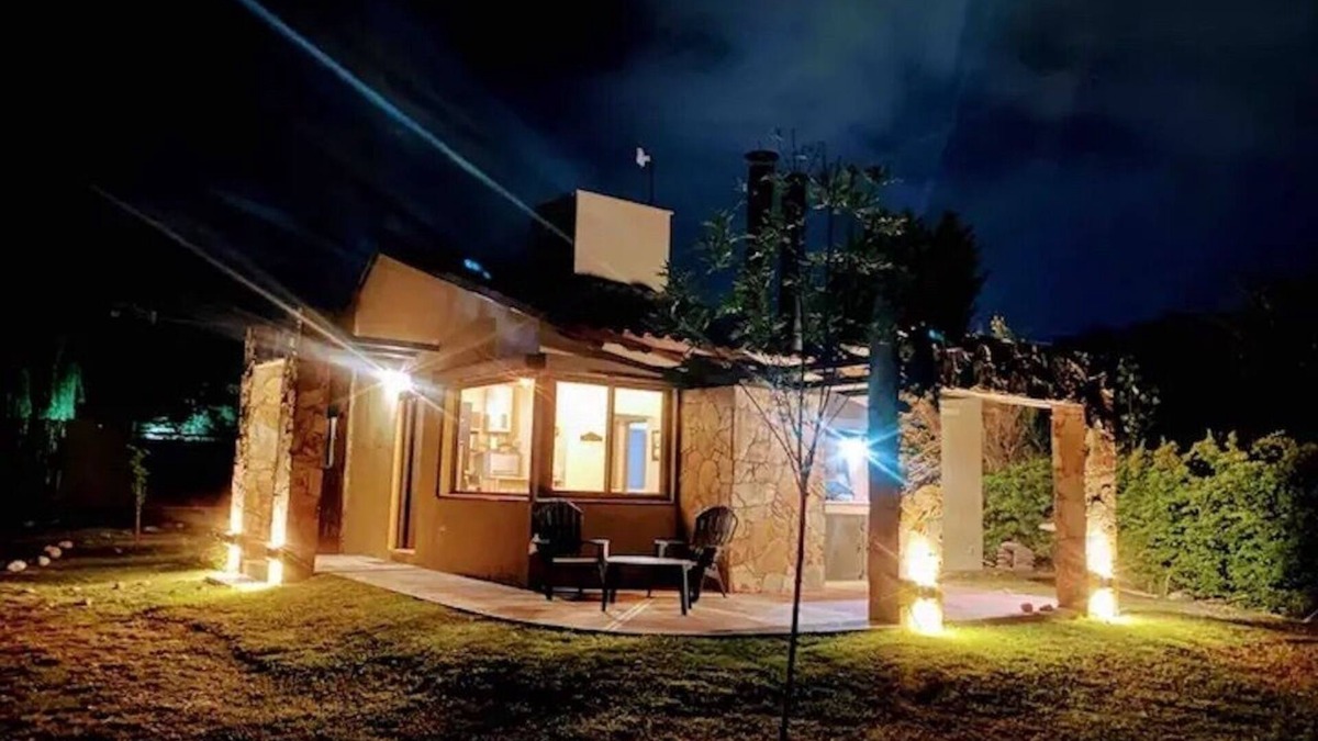Lujan de Cuyo Cabin | Cozy cabin in charming Las Compuertas, Mendoza, Argentina with Pool,AC,WiFi,