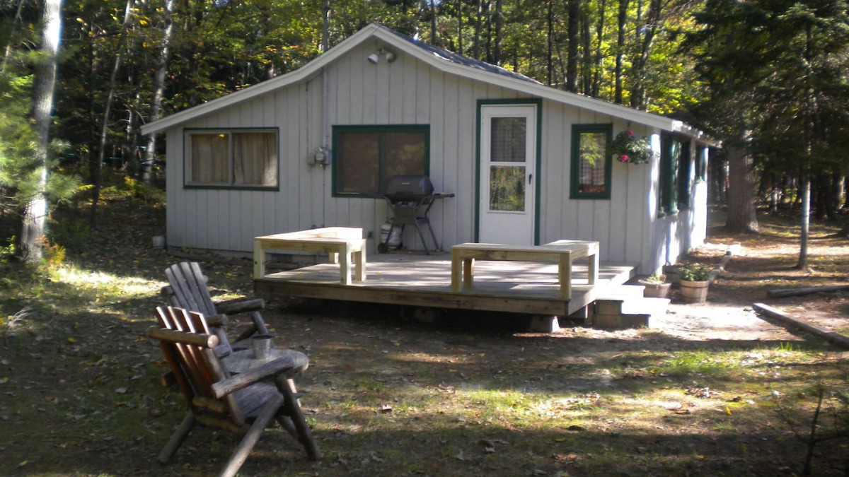 Glen Arbor House | Cozy cabin in Glen Arbor w/Crystal River frontage. WIFI, Fire pit, Dog ok