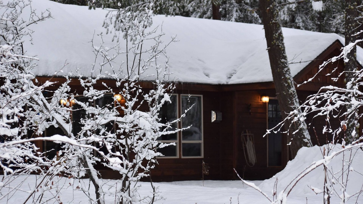 Winthrop House | Cozy cabin in ideal location, perfect for all seasons!