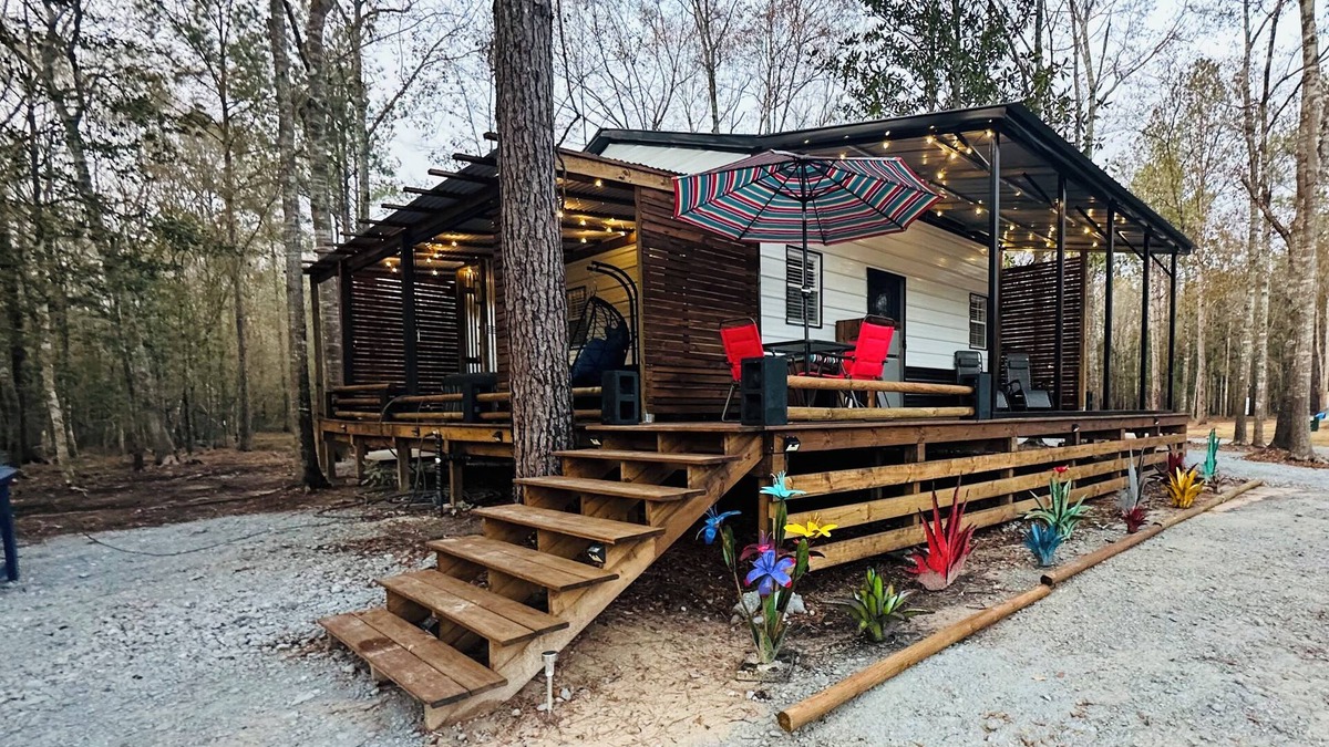 Kountze Cabin | Cozy cabin in Kountze, Tx, Enjoy your own private Hot -tub.