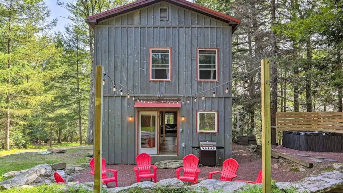 Lake Harmony Cottage | Cozy cabin in Lake Harmony, PA! Lake, Hot Tub, Fire pit! Explore the Poconos!