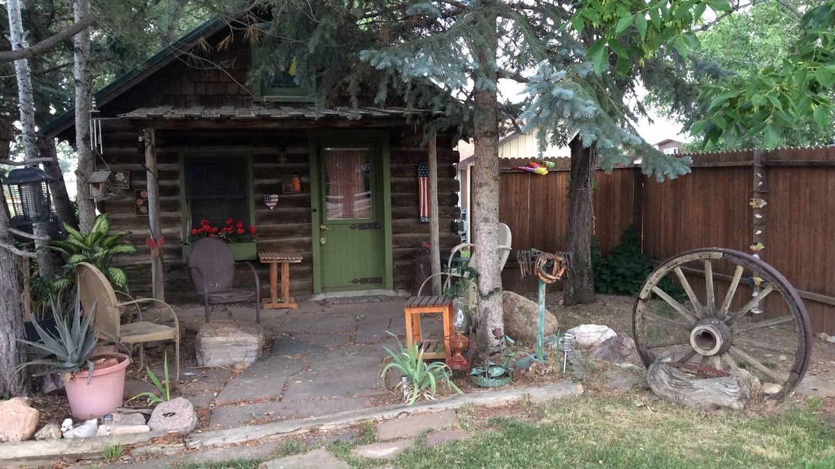 Longmont Cabin | Cozy cabin in Longmont, dog friendly, near to CU, CSU, UNC and RMNP. WiFi, AC