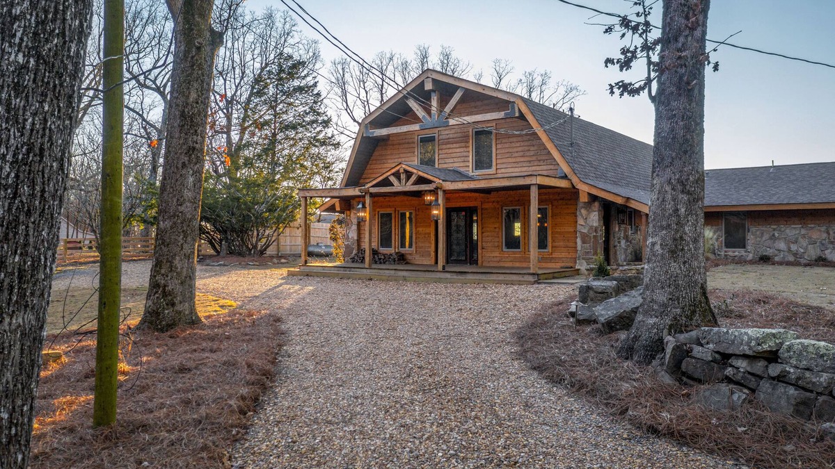 Mentone Cabin | Cozy Cabin in Mentone - Incredible Views - Swimming Pool - Hot Tub