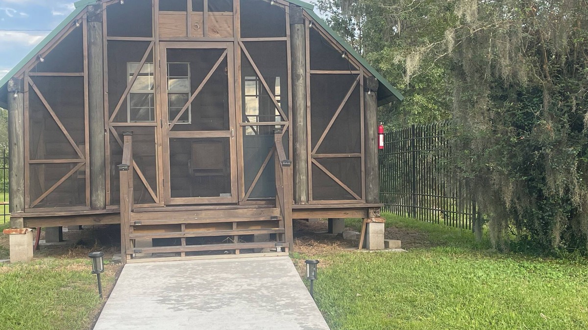 Crown Point Cabin | Cozy cabin in nice Marrero with WiFi, AC Cabin 5