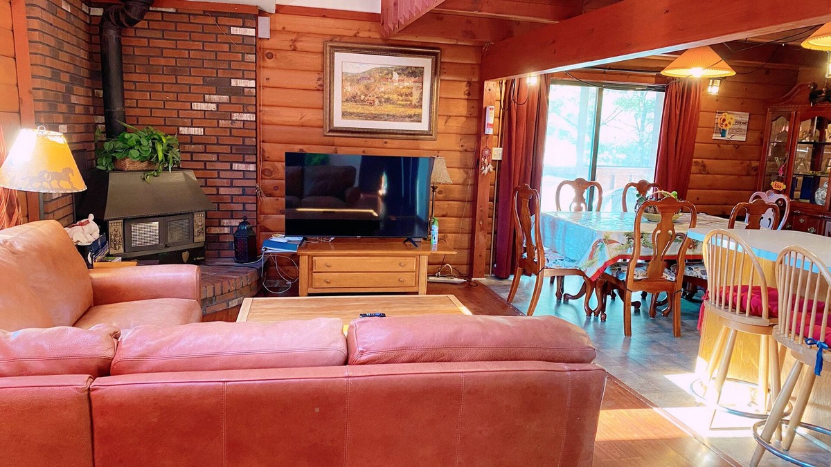 Long Pond Cabin | Cozy Cabin in Poconos - minutes to ski/waterparks!
