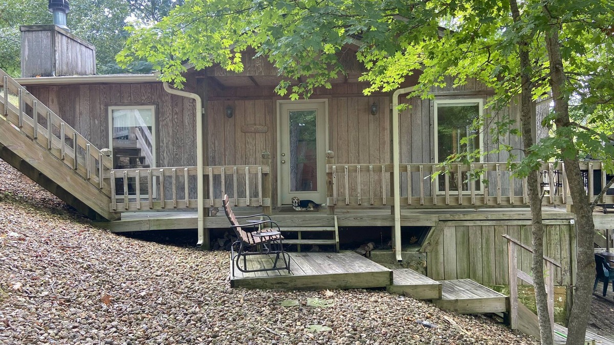 Gravois Mills Cabin | Cozy Cabin in Quiet Cove with Private Boat Dock